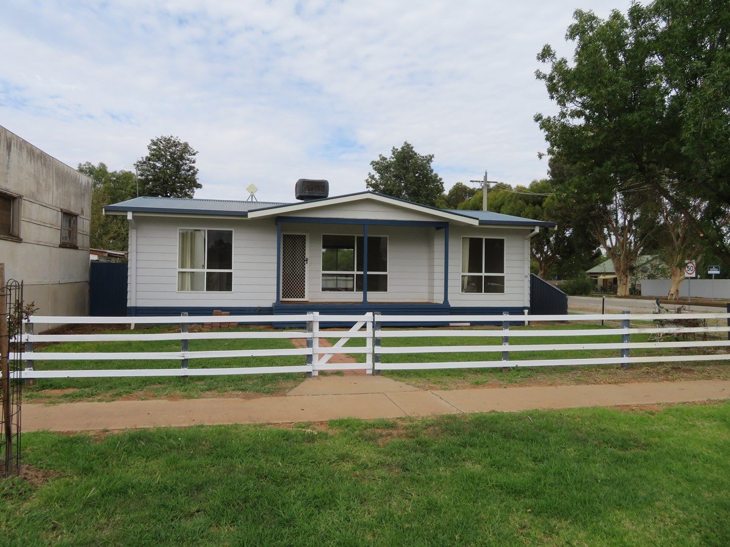 3 bedrooms House in 38 Benerembah Street WHITTON NSW, 2705