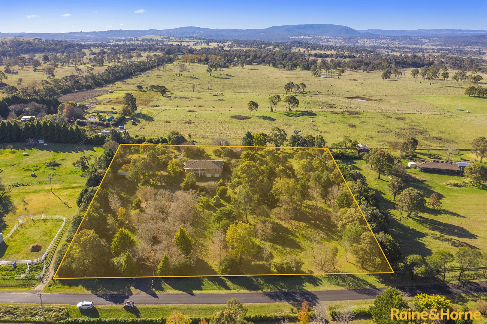 21 Westview Road, Armidale NSW 2350, Image 1