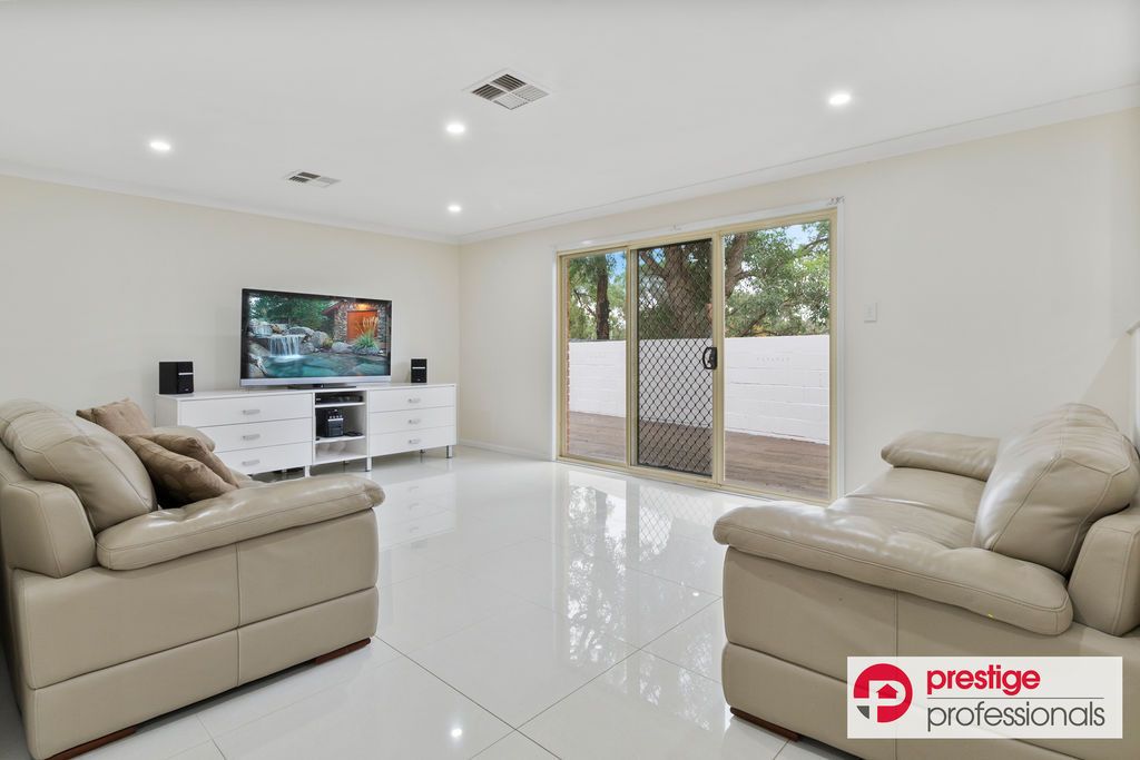 1 Tweed Court, Wattle Grove NSW 2173, Image 1