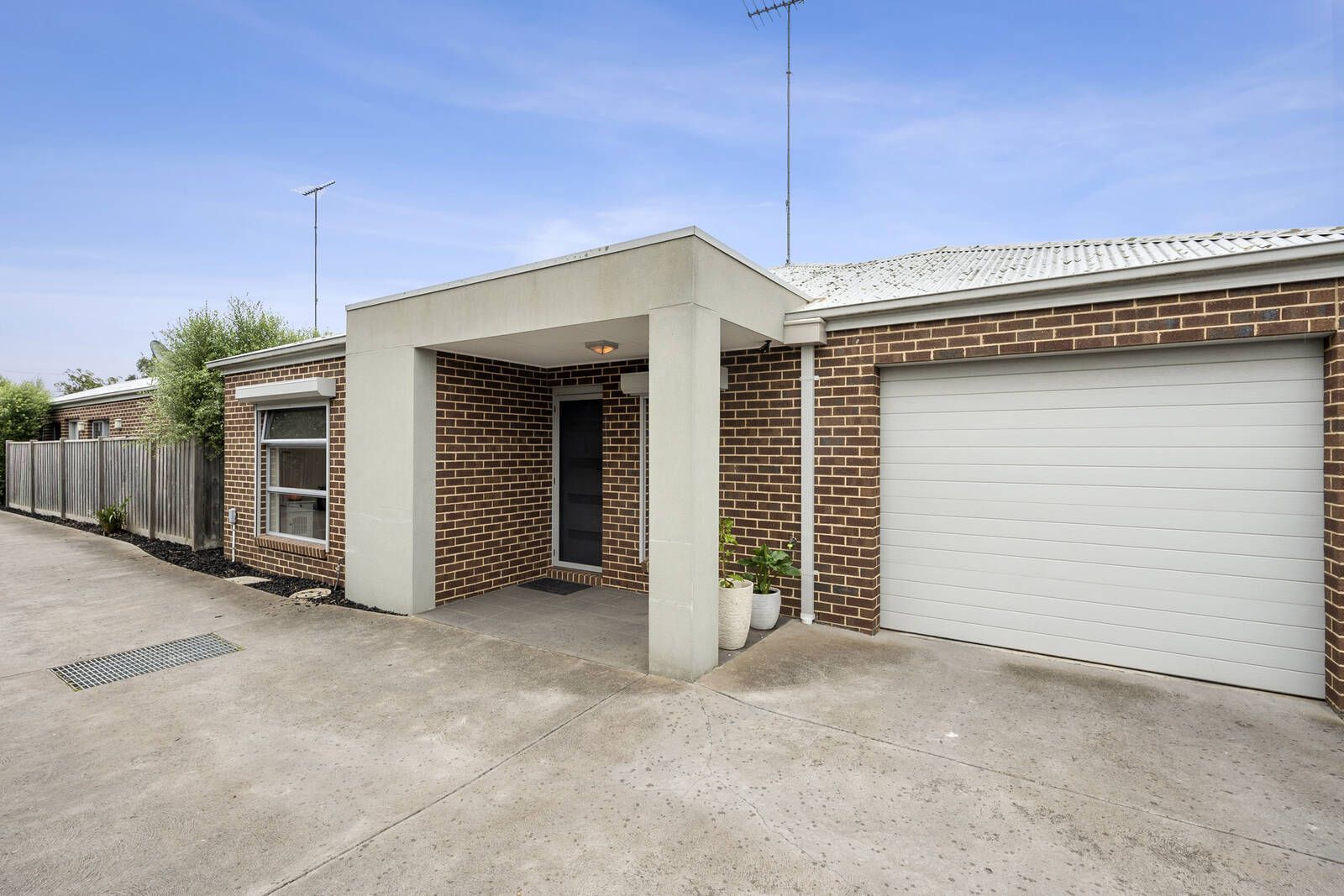 2/6 Barling Court, Thomson VIC 3219, Image 0