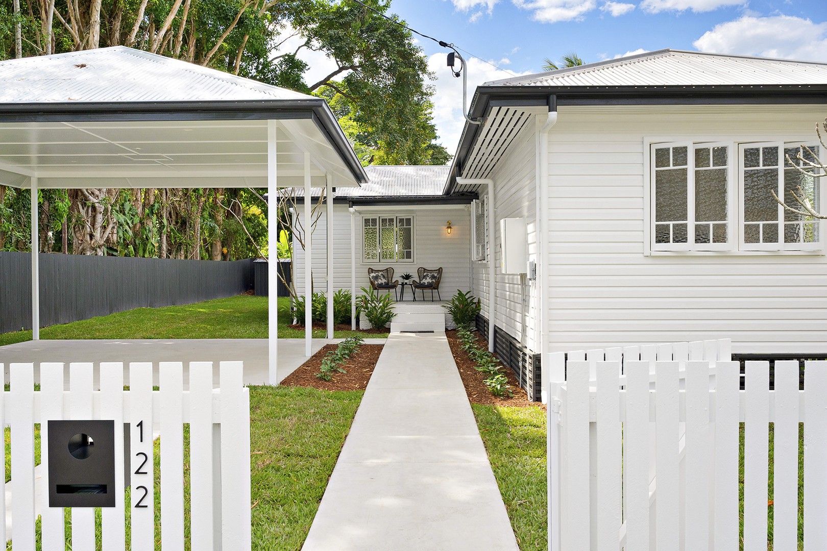 3 bedrooms House in 122 Upper Richardson Street WHITFIELD QLD, 4870