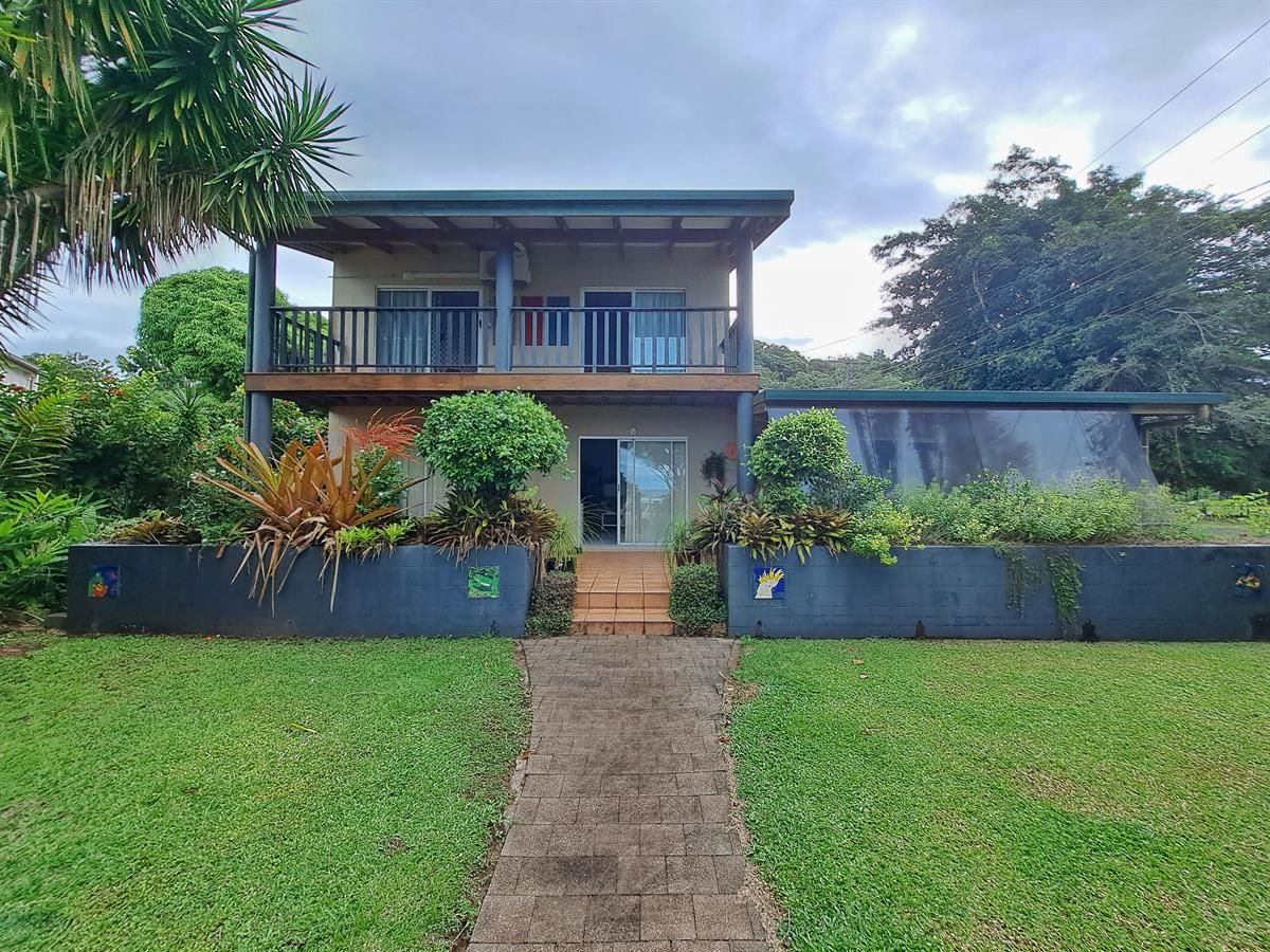 17 ELIZABETH STREET, Flying Fish Point QLD 4860 House For Rent 475