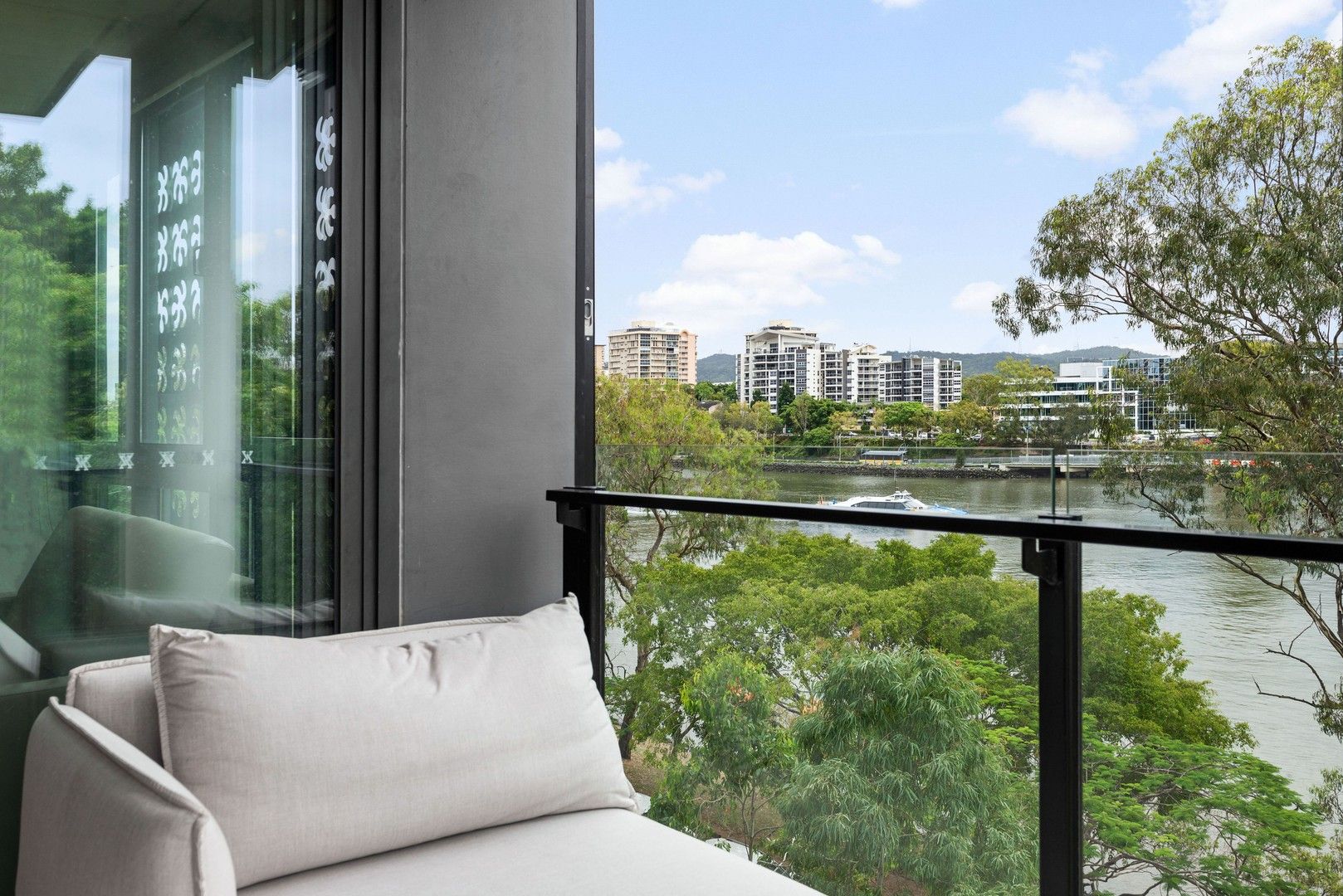 2 bedrooms Apartment / Unit / Flat in 401/21 Buchanan Street WEST END QLD, 4101