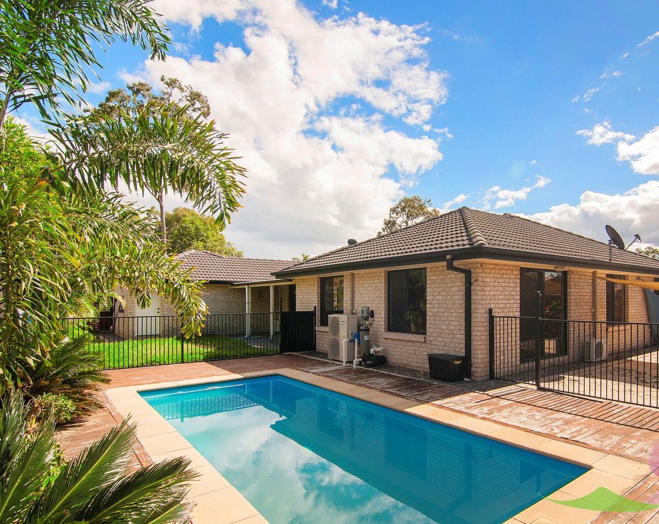 4 bedrooms House in 7 Carisbrook Cct FOREST LAKE QLD, 4078