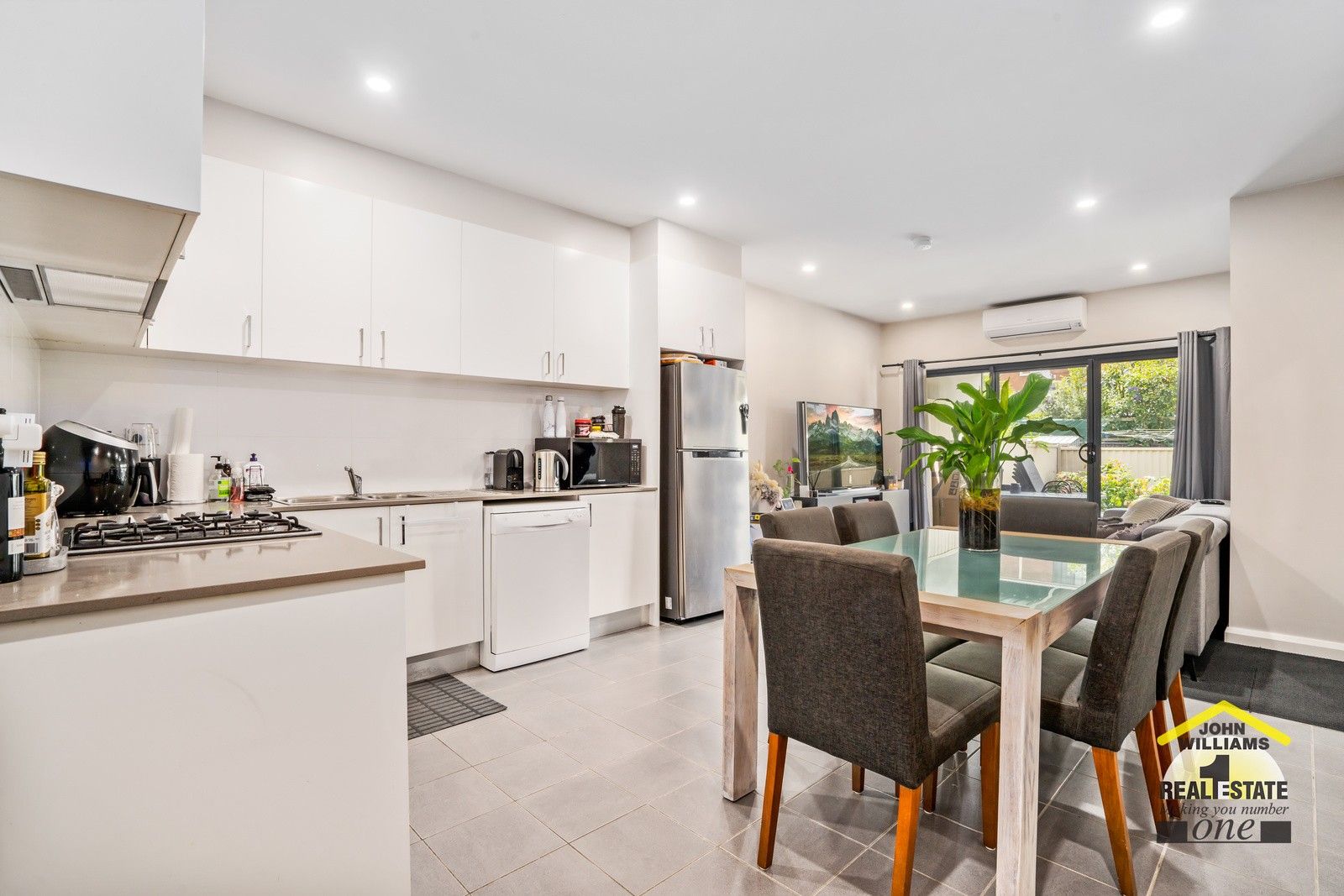 8/26-28 Third Avenue, Macquarie Fields NSW 2564, Image 2