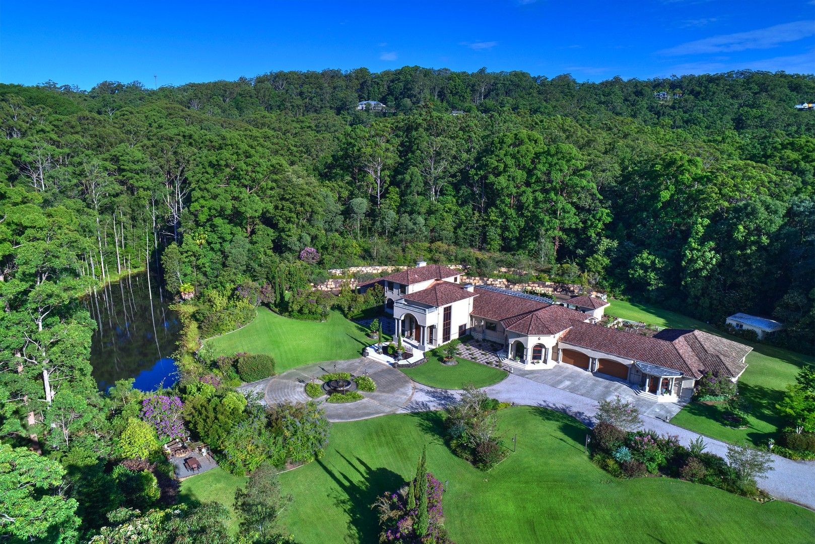 5 bedrooms House in  CHEVALLUM QLD, 4555