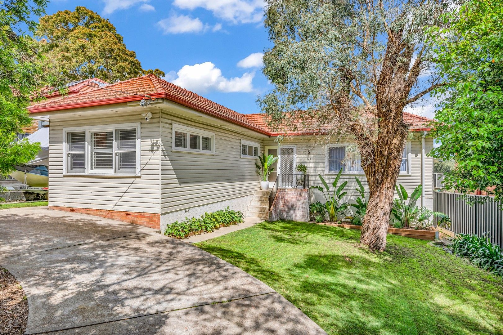 3 bedrooms House in 128 Northcott Drive ADAMSTOWN HEIGHTS NSW, 2289