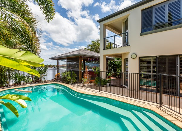 24 The Peninsula , Helensvale QLD 4212