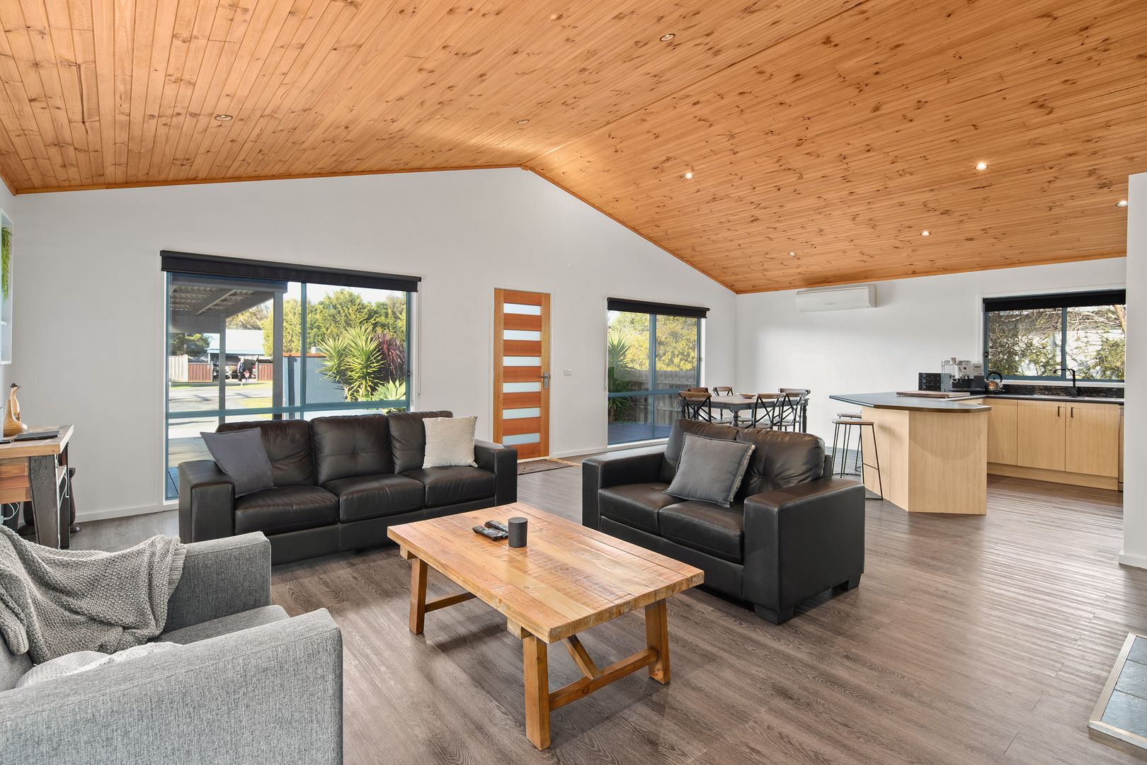 8 Sunderland Bay Road, Sunderland Bay VIC 3922, Image 1