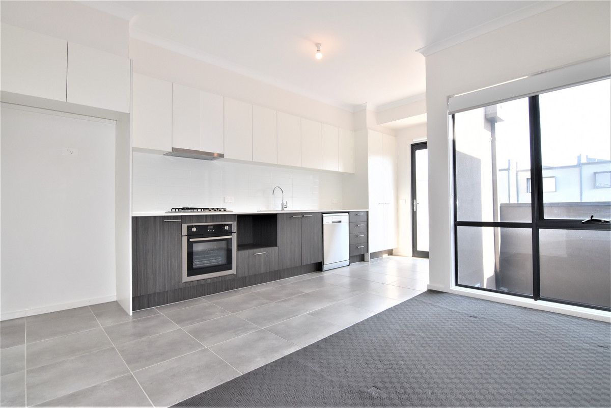 2 bedrooms Townhouse in 20 Queen Circuit SUNSHINE VIC, 3020