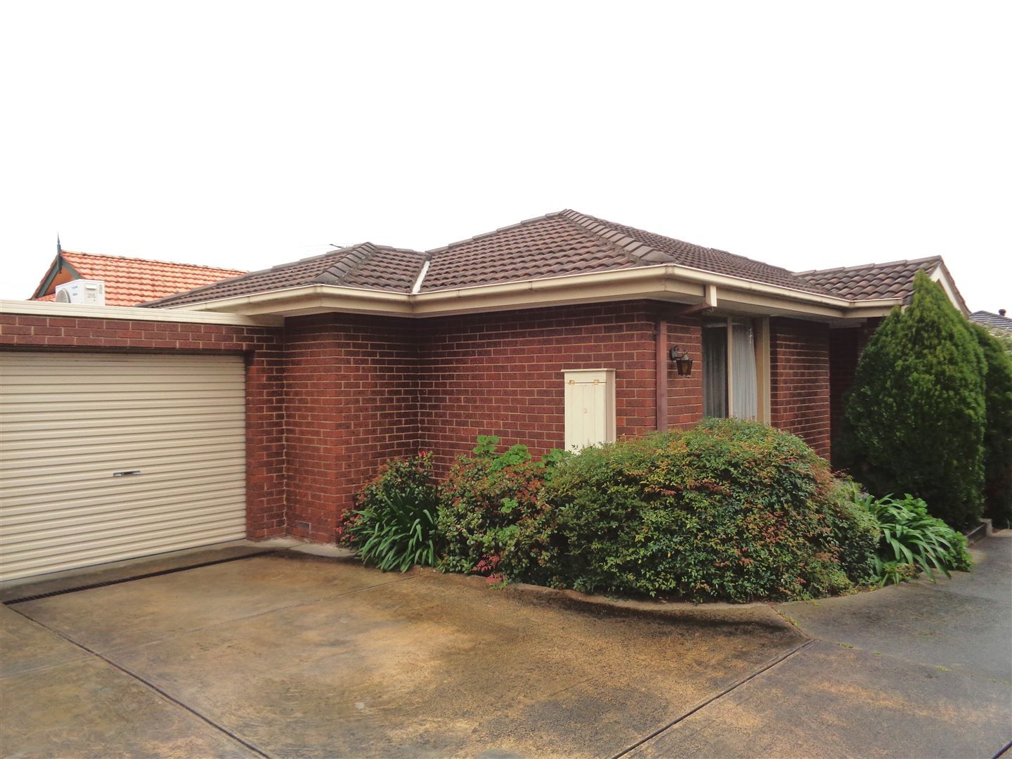 2 bedrooms Apartment / Unit / Flat in 2/24 Lee Avenue MOUNT WAVERLEY VIC, 3149