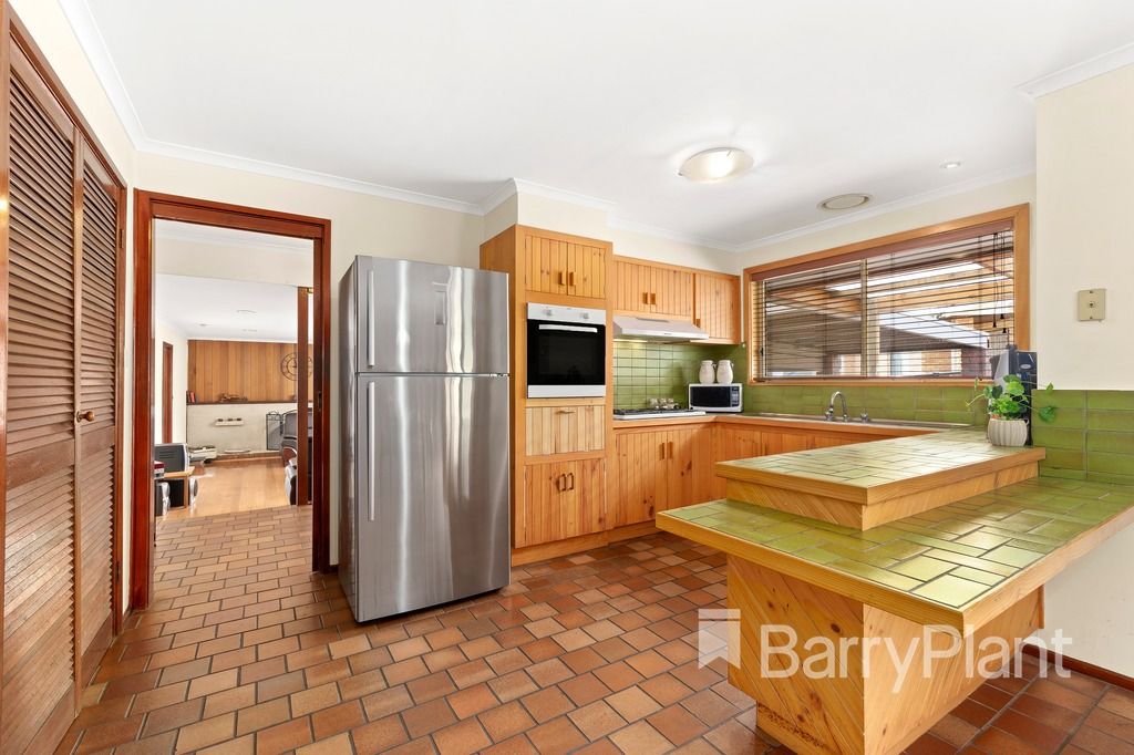 6 Heysen Court, Mill Park VIC 3082, Image 2