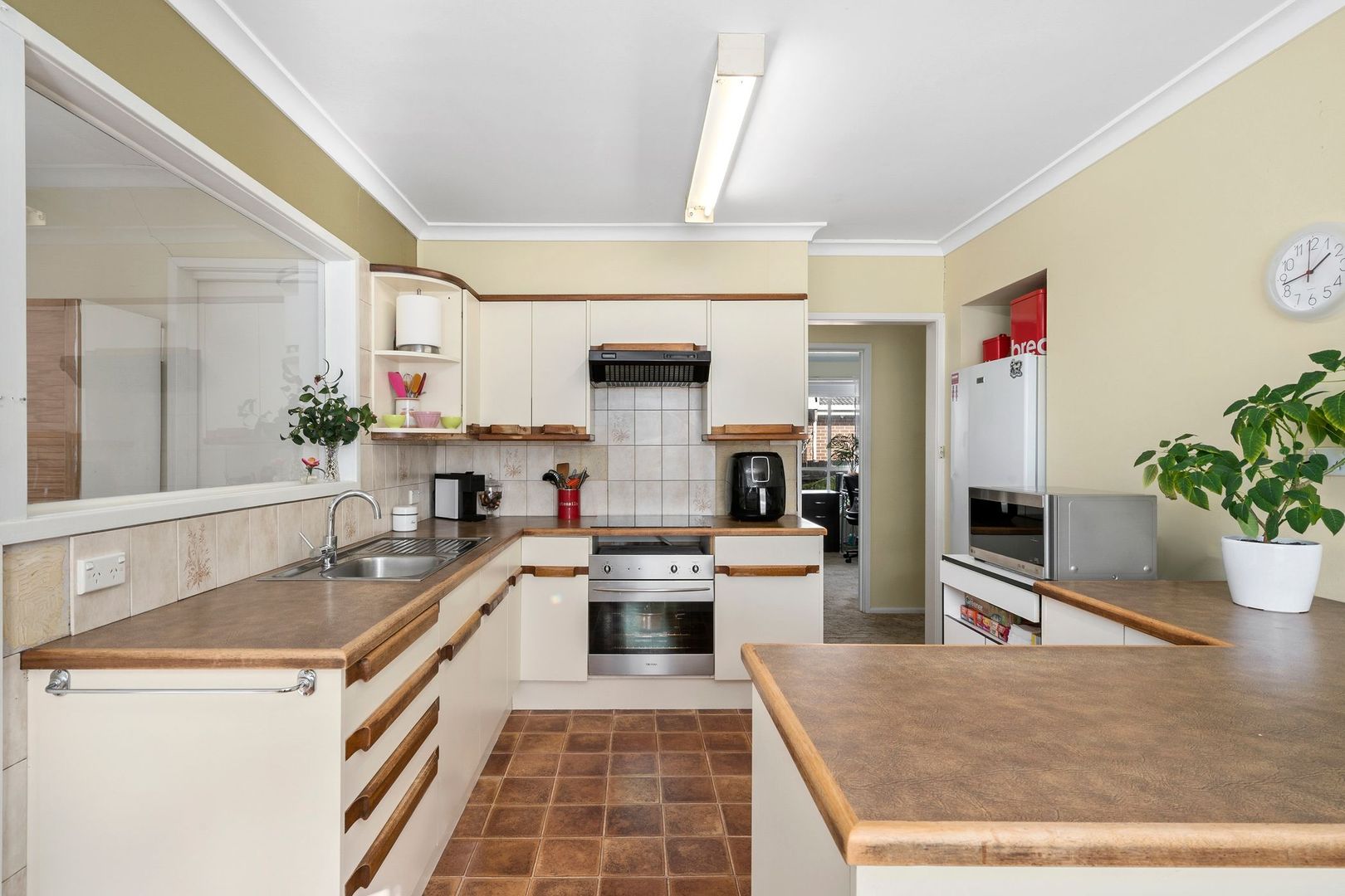 35 Hennessy Avenue, Herne Hill VIC 3218, Image 2