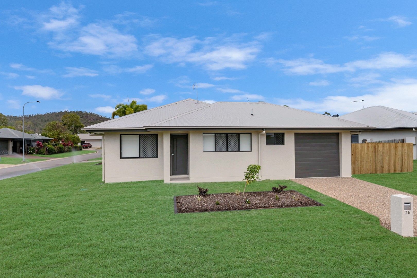 3 bedrooms Duplex in 2/2 Riverstone Court MOUNT LOUISA QLD, 4814