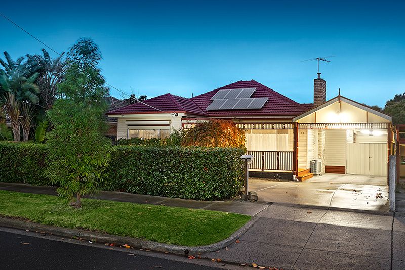 4 bedrooms House in 10 Connell Street GLENROY VIC, 3046