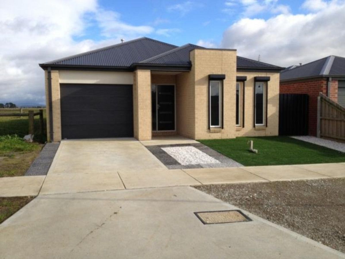 3 bedrooms House in 30 Roscommon Drive TRARALGON VIC, 3844