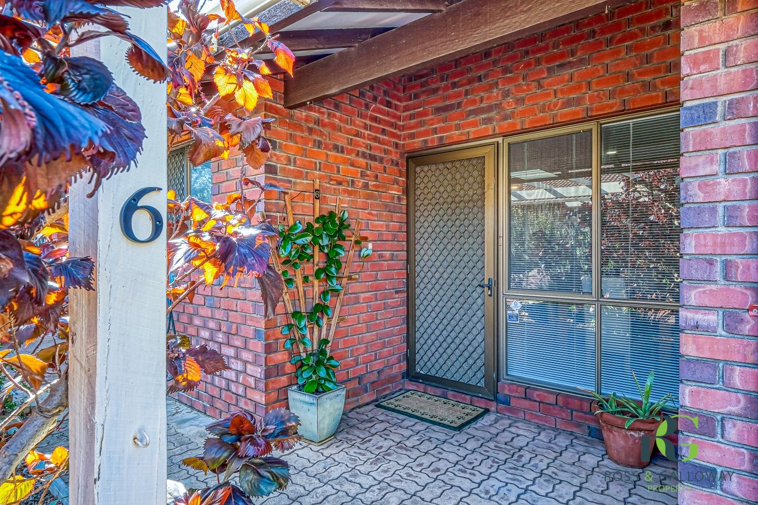 2 bedrooms Villa in 6/3 Elvira Street PALMYRA WA, 6157