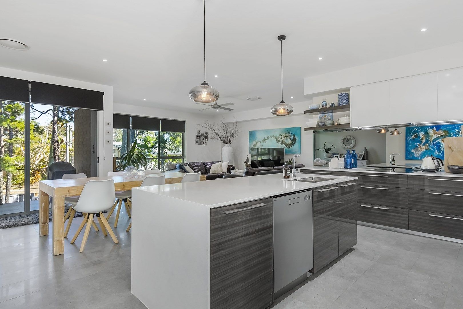 4 bedrooms House in 1/5 Egerton St SOUTHPORT QLD, 4215