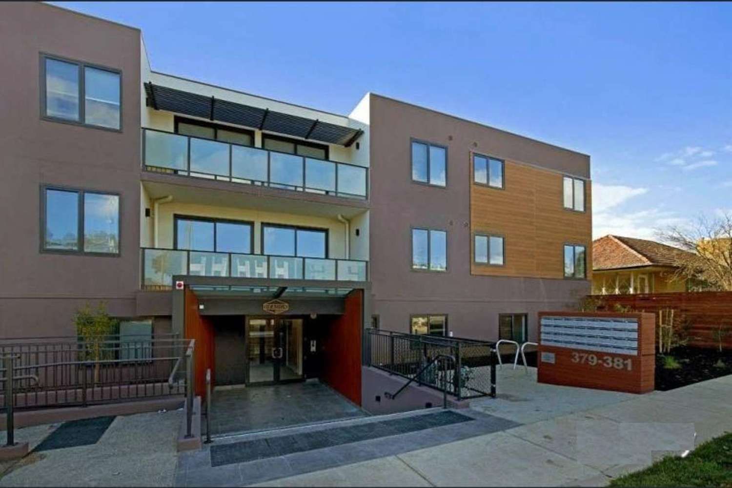 2 bedrooms Apartment / Unit / Flat in 209/379-381 Burwood Highway BURWOOD VIC, 3125