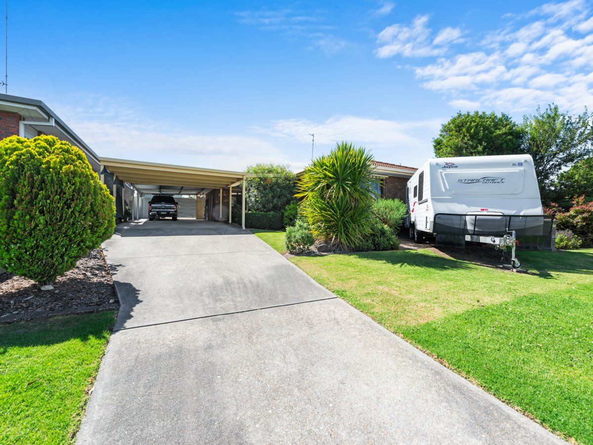 4 bedrooms House in 14 Birchwood Court BAIRNSDALE VIC, 3875