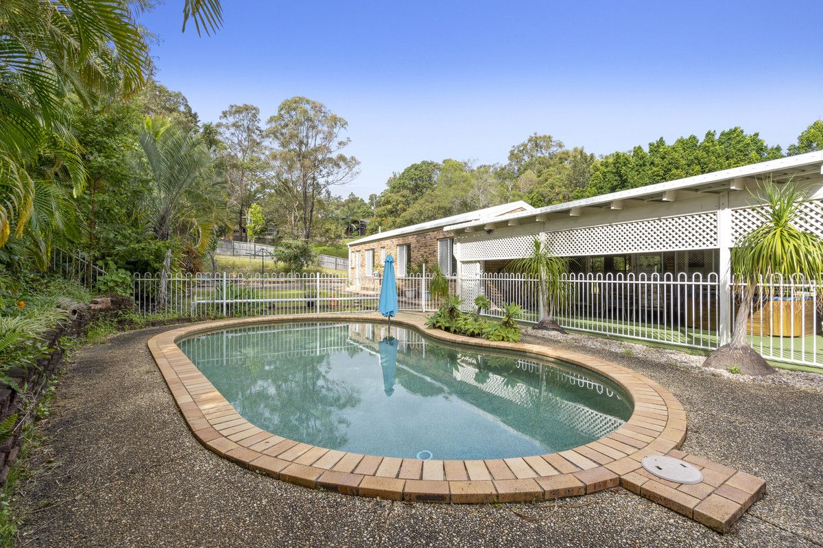 34 Winderadeen Drive, Highland Park QLD 4211, Image 2