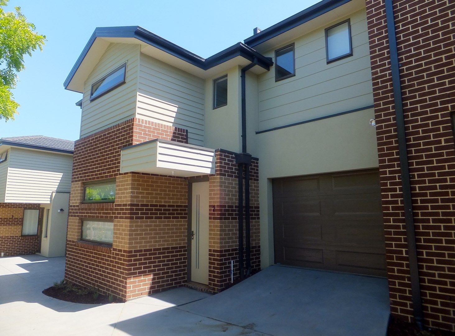 2 bedrooms Townhouse in 2/1 Melaleuca Drive CLARINDA VIC, 3169