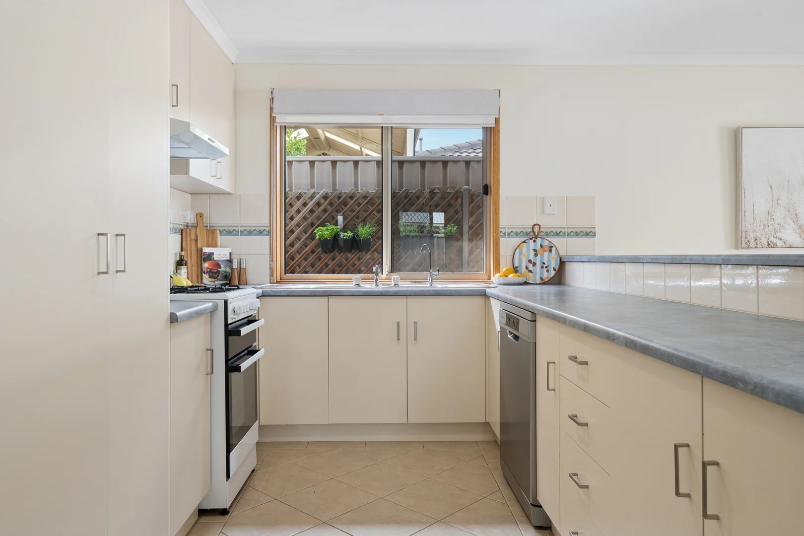 Additional image 9 of 6 Spaxton Crescent, Craigmore SA 5114