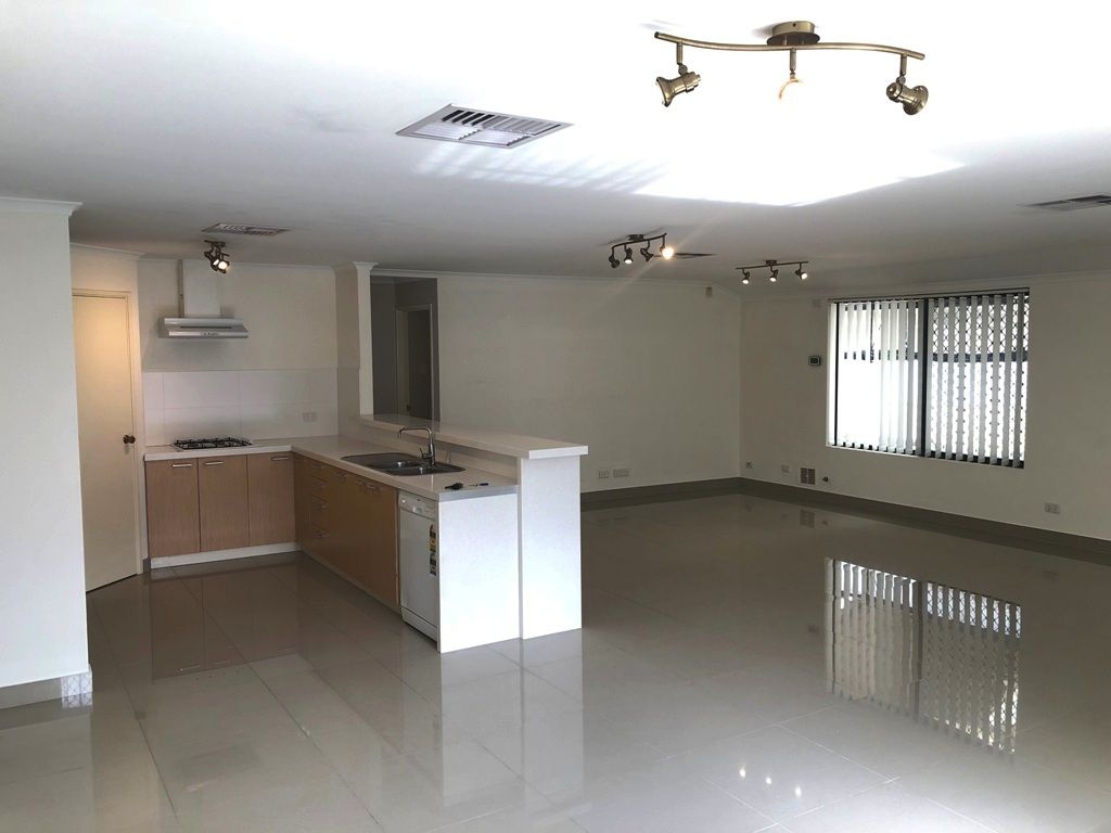 4 bedrooms House in 16 Beefwood St BANKSIA GROVE WA, 6031