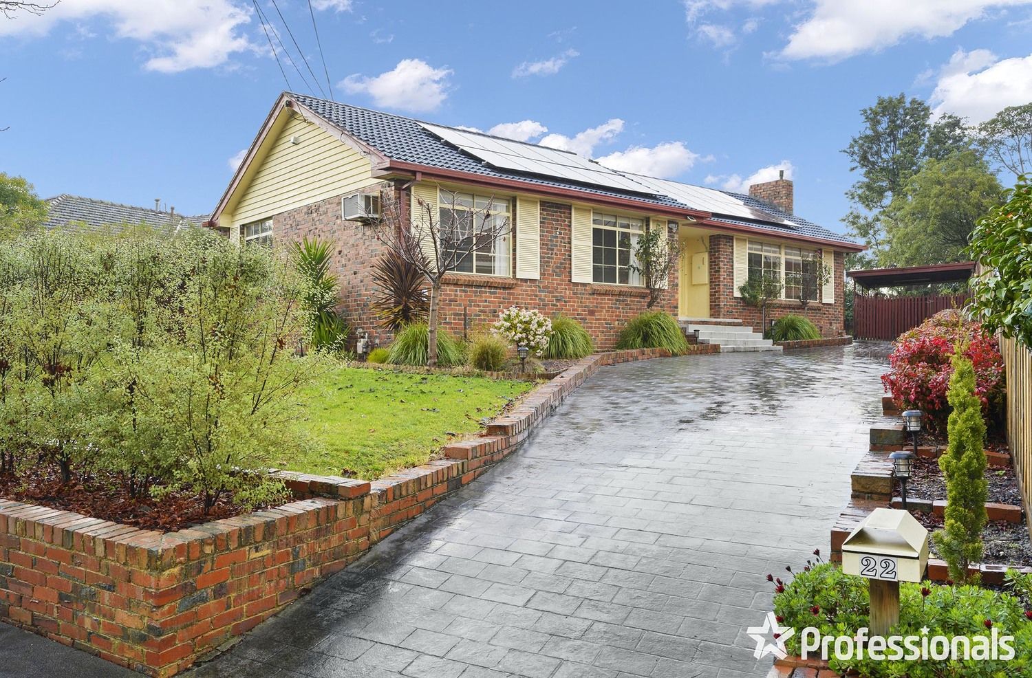 3 bedrooms House in 22 Sweetland Road MOOROOLBARK VIC, 3138