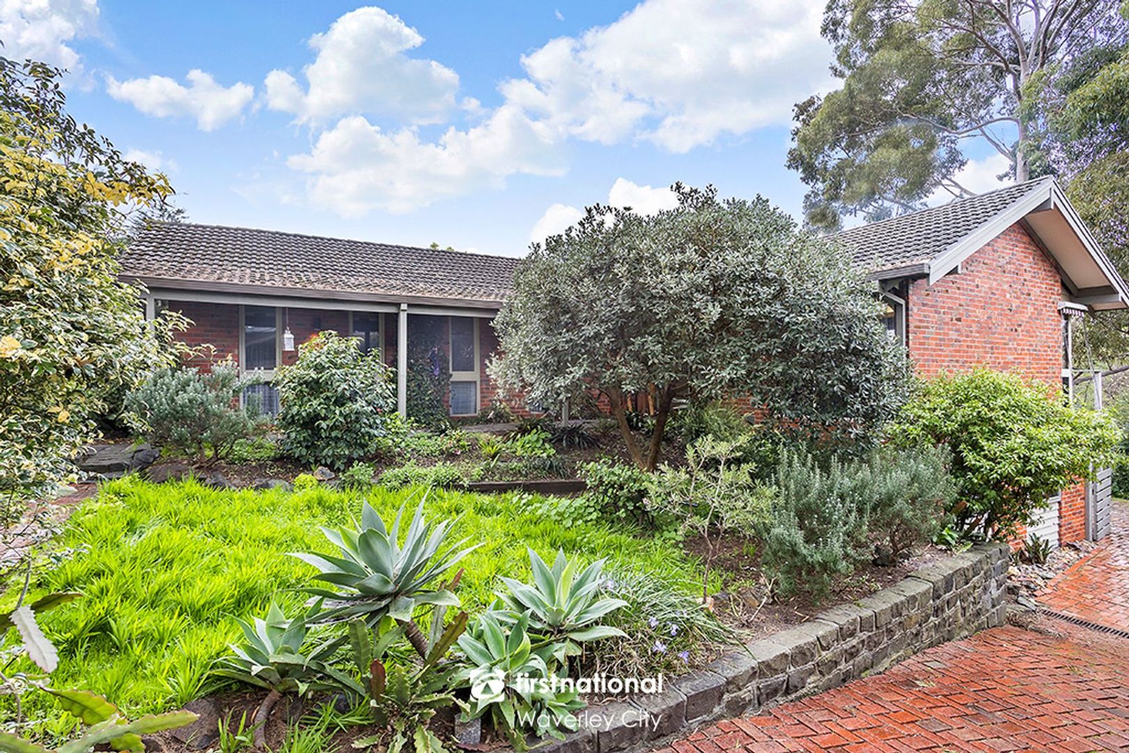 10 Kathleen Avenue, Mount Waverley VIC 3149, Image 2