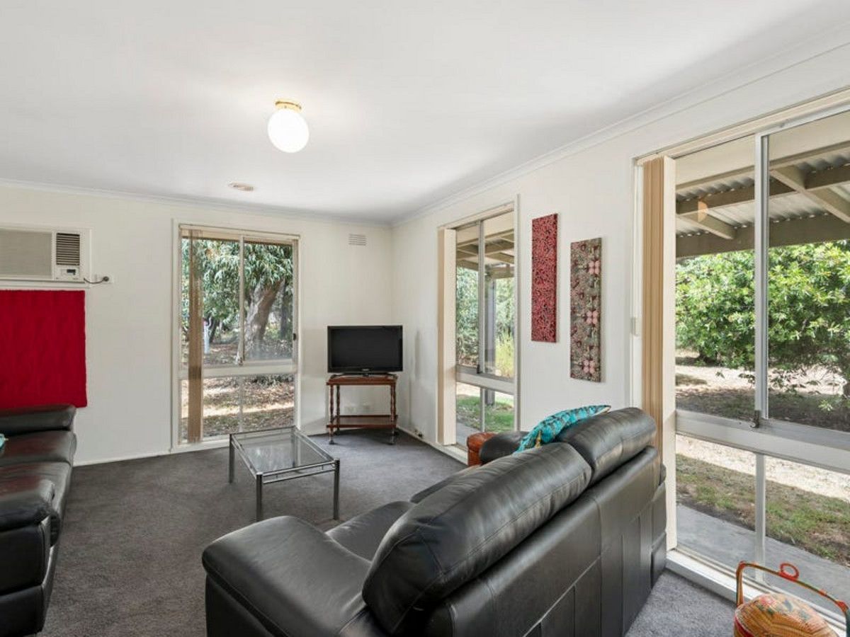 1 Ward Street, St Leonards VIC 3223, Image 2