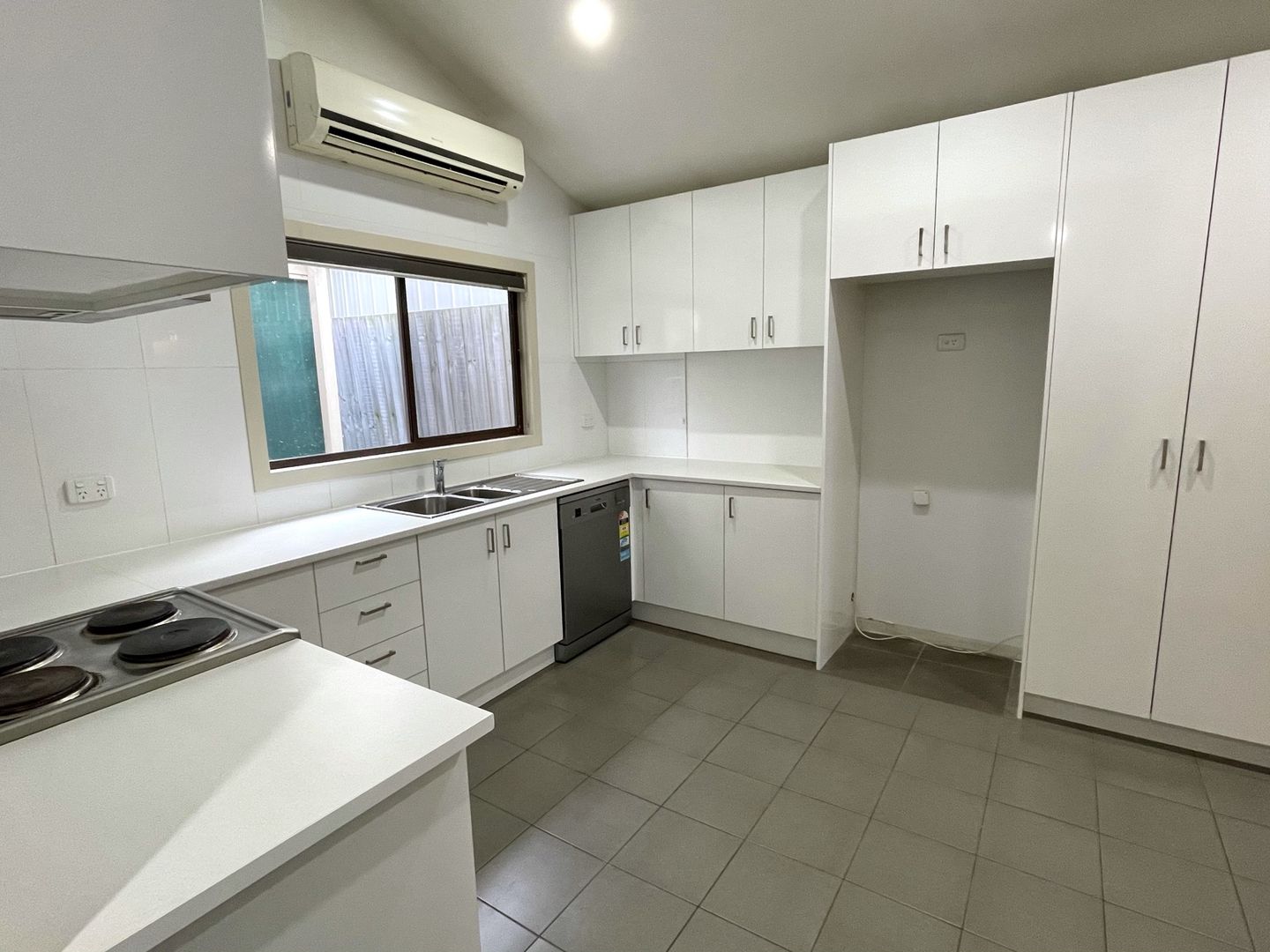 2/5 Debanne Court, Narre Warren VIC 3805 Apartment For Rent Domain