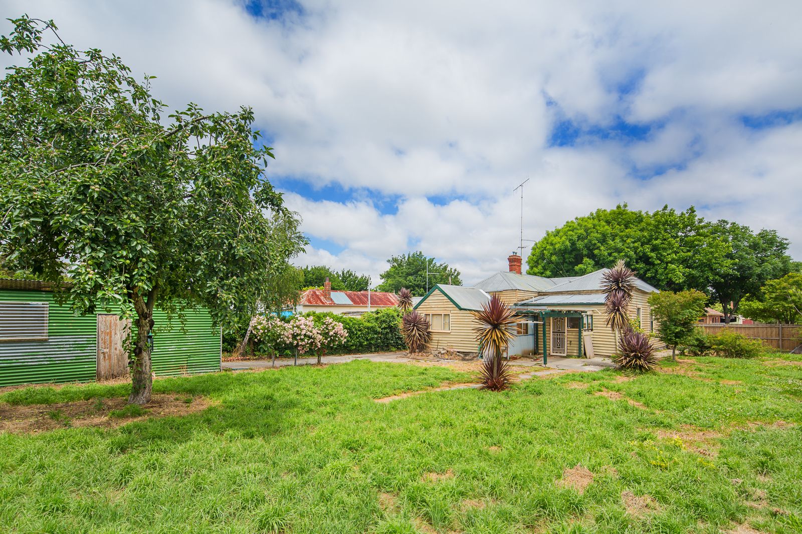 220 Clyde Street, Soldiers Hill VIC 3350, Image 2