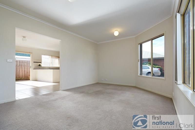 2/33 Rollo Street, YARRAGON VIC 3823, Image 2