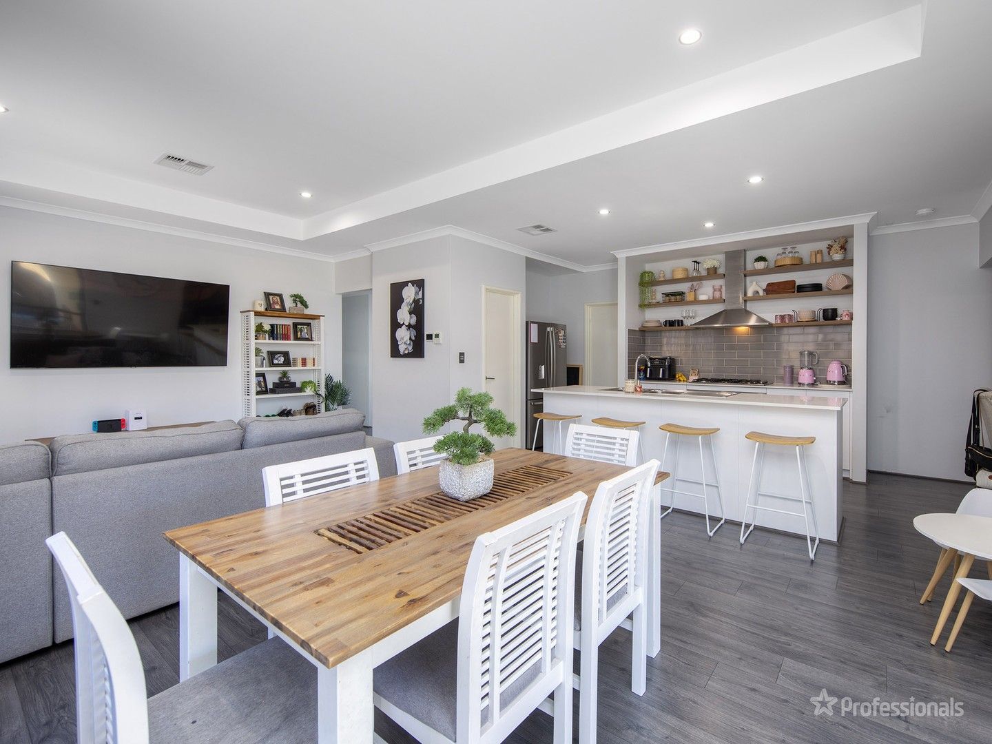 3 bedrooms House in 30 Bulloo Loop ELLENBROOK WA, 6069