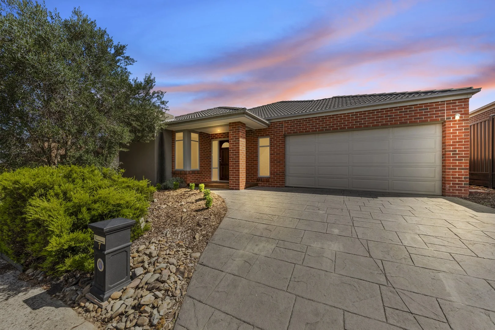 7 Rose Garden Avenue, Officer VIC 3809