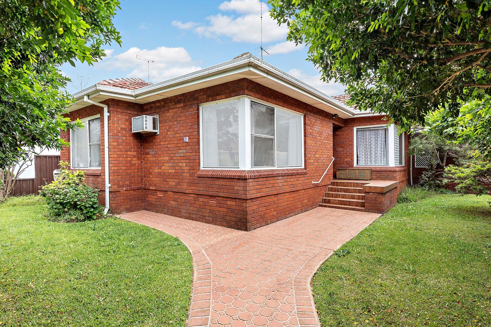 3 bedrooms House in 21 Fairway Avenue KOGARAH NSW, 2217