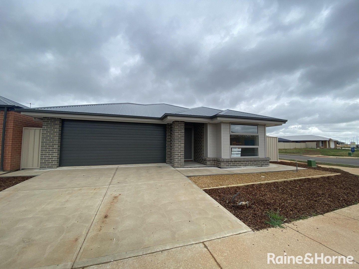 4 bedrooms House in 96 Keane Avenue MUNNO PARA WEST SA, 5115