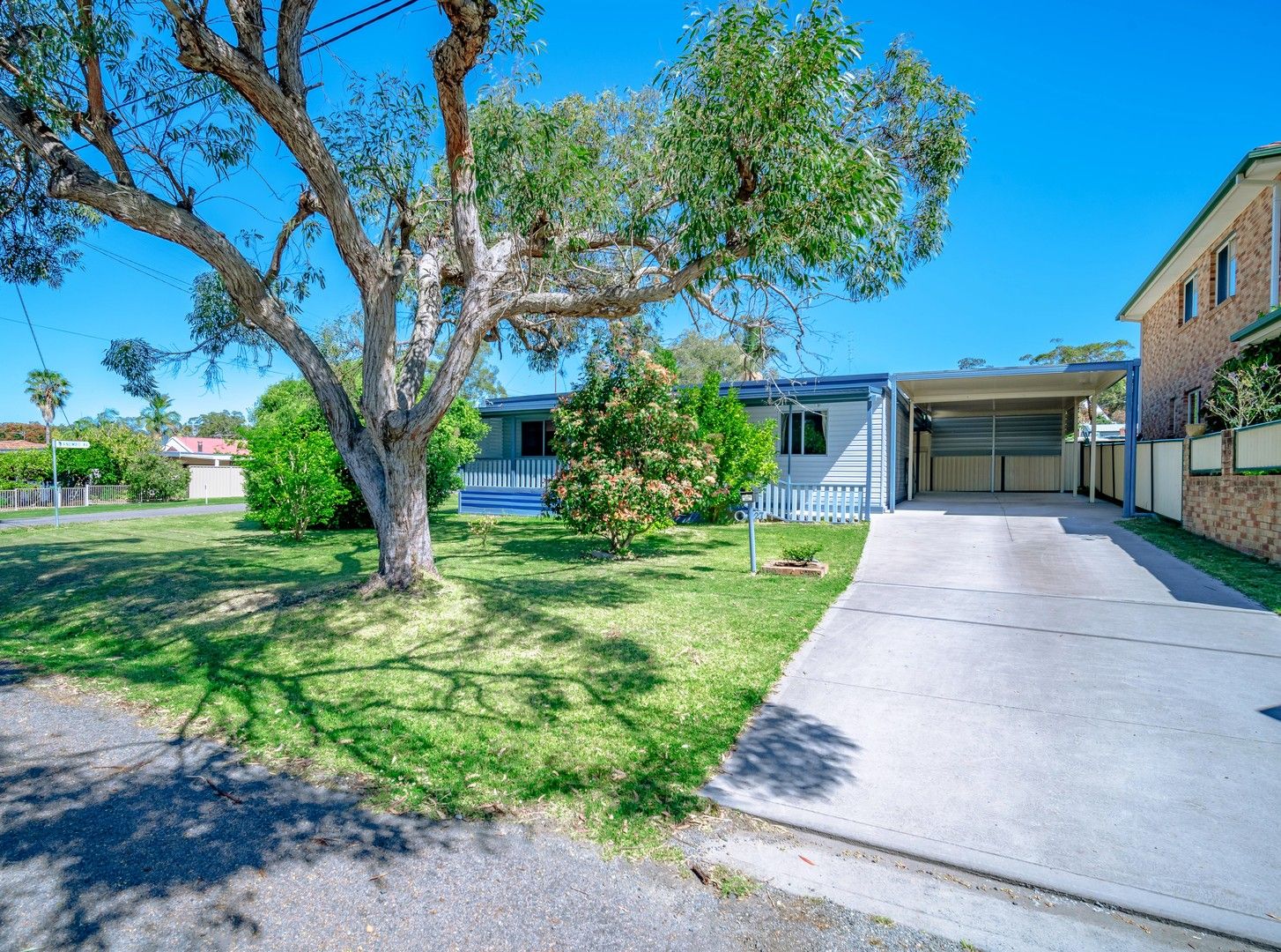 27 Warrina Avenue, Summerland Point NSW 2259, Image 0