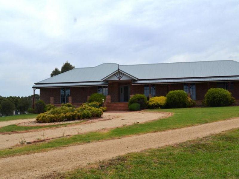 106 Runnymede Drive, Inverell NSW 2360