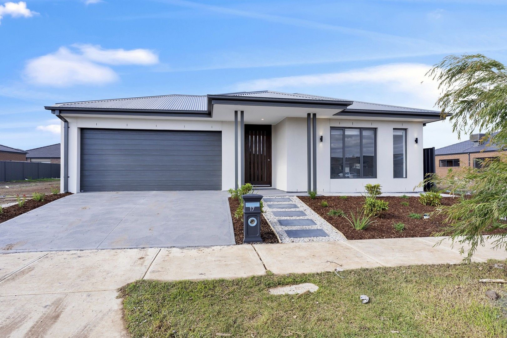 4 bedrooms House in 17 Bankston Road WERRIBEE VIC, 3030