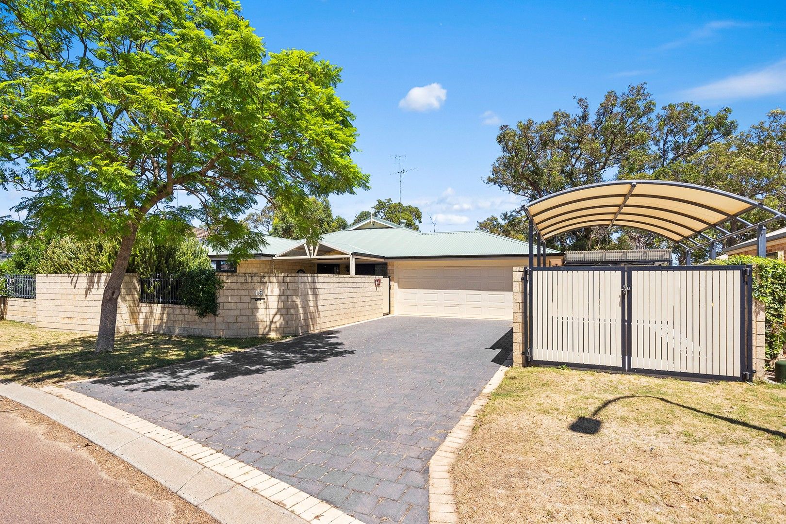 4 bedrooms House in 15 Dorneywood Crescent ERSKINE WA, 6210