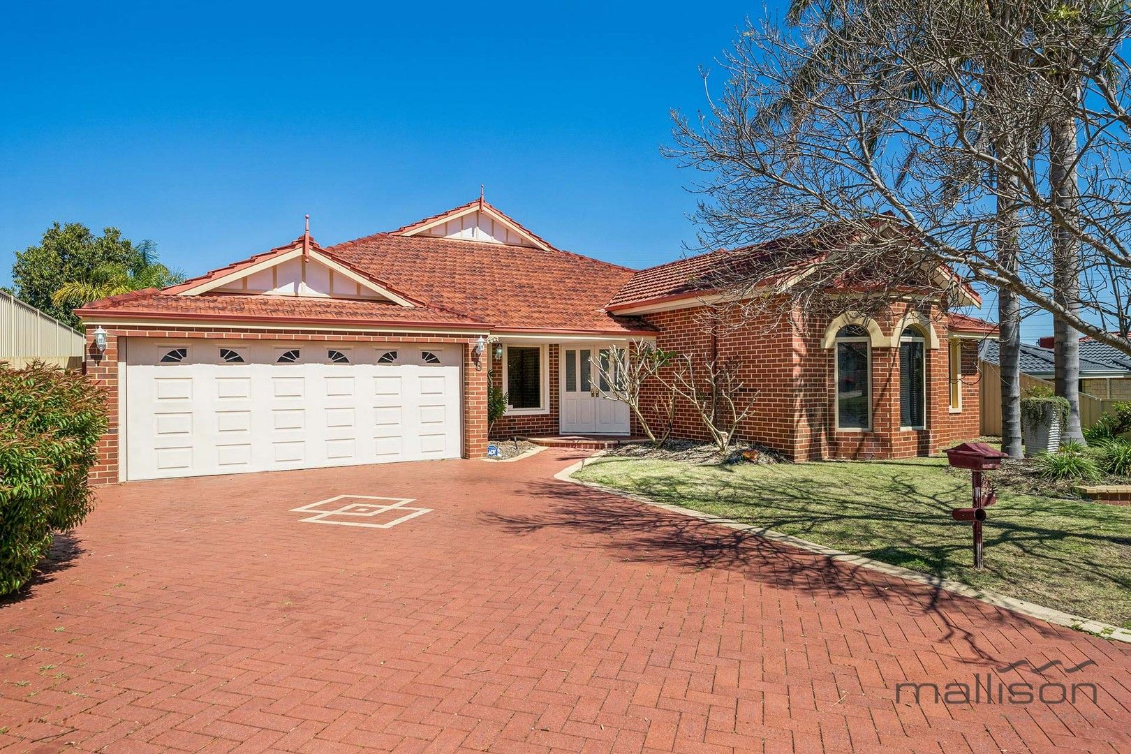 4 bedrooms House in 8 Beesley Court SUCCESS WA, 6164