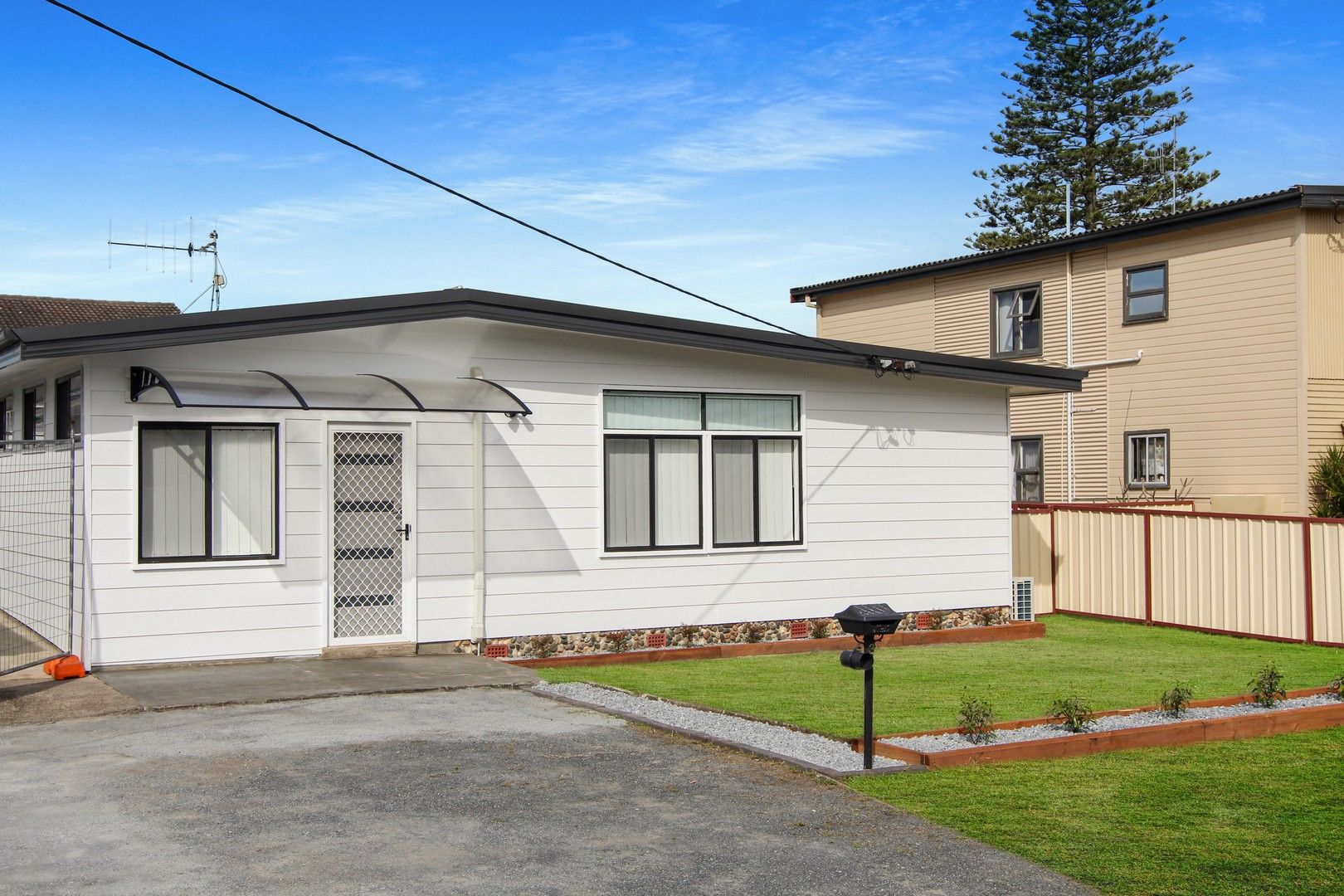 4 bedrooms House in 3 Tuncurry Street TUNCURRY NSW, 2428