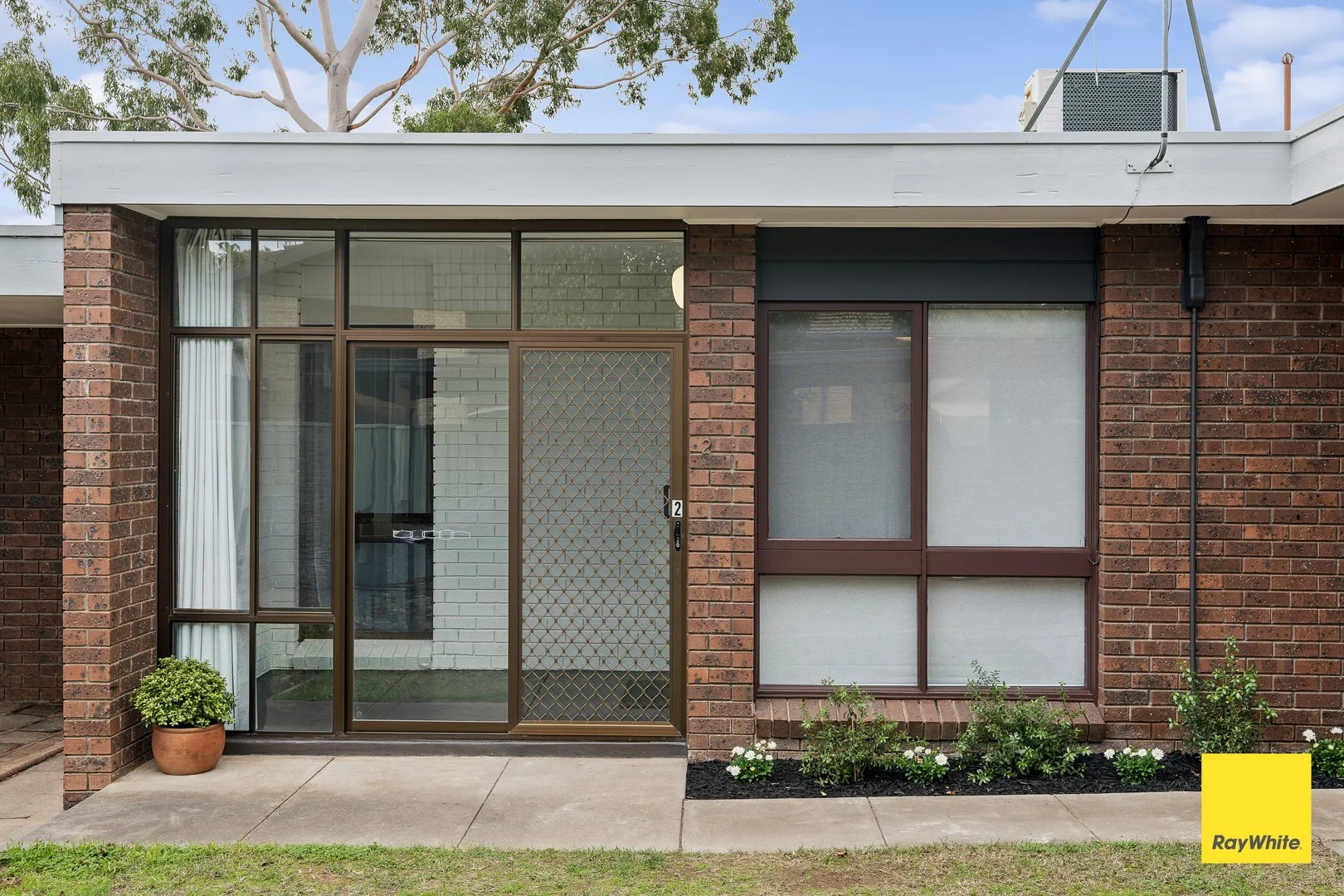 2/26 Woodbury Street, Strathdale VIC 3550
