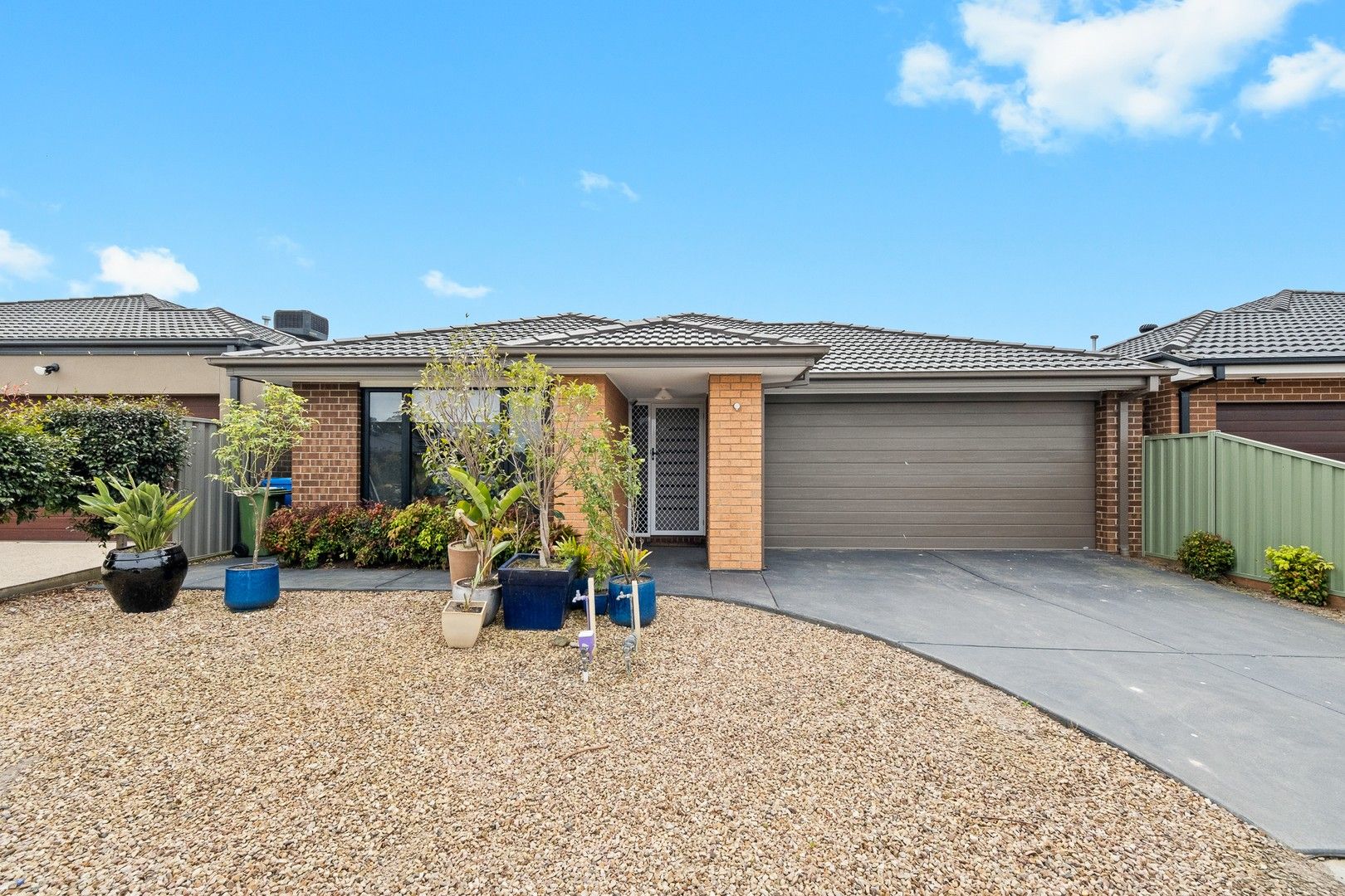 4 bedrooms House in 9 Spencer Circuit CRANBOURNE EAST VIC, 3977
