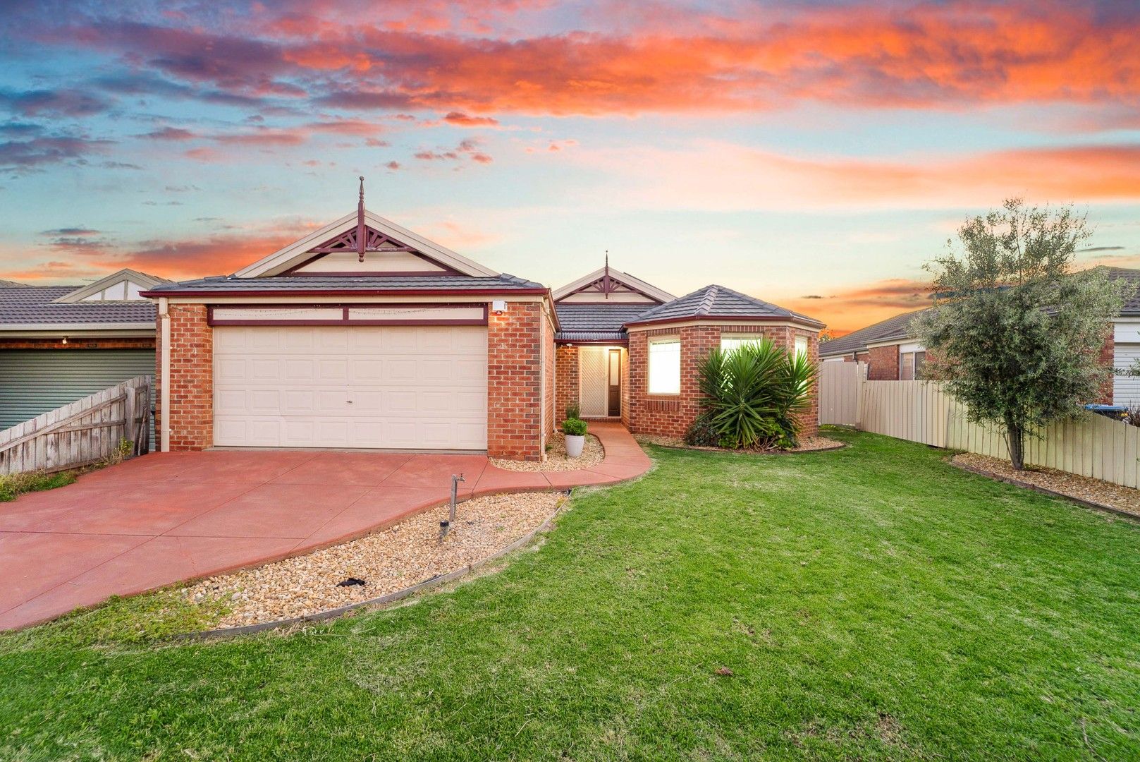 4 bedrooms House in 2 Oldtrack Place HOPPERS CROSSING VIC, 3029