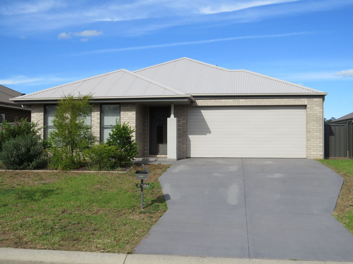 4 bedrooms House in 79 Niven Parade RUTHERFORD NSW, 2320