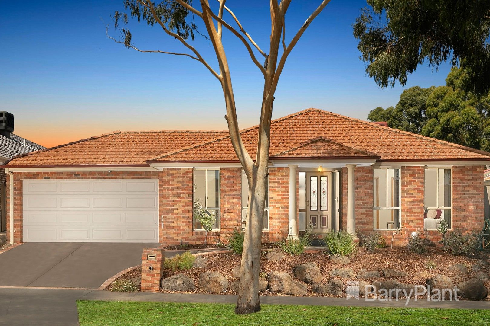 4 bedrooms House in 2 Lapwing Road SOUTH MORANG VIC, 3752