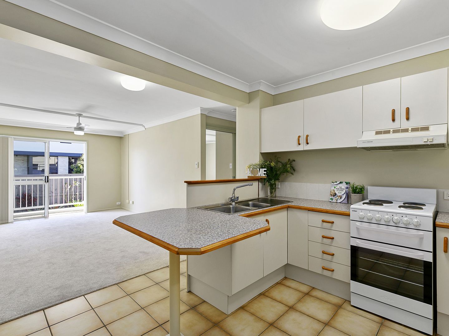 1/41 Glenora Street, Wynnum QLD 4178, Image 2